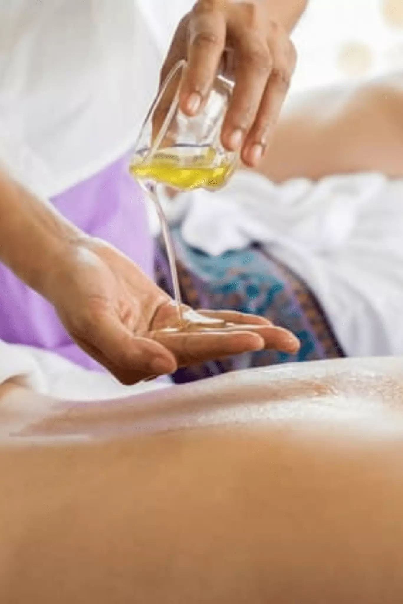 Massage à l'huile de type Californien sur un dos