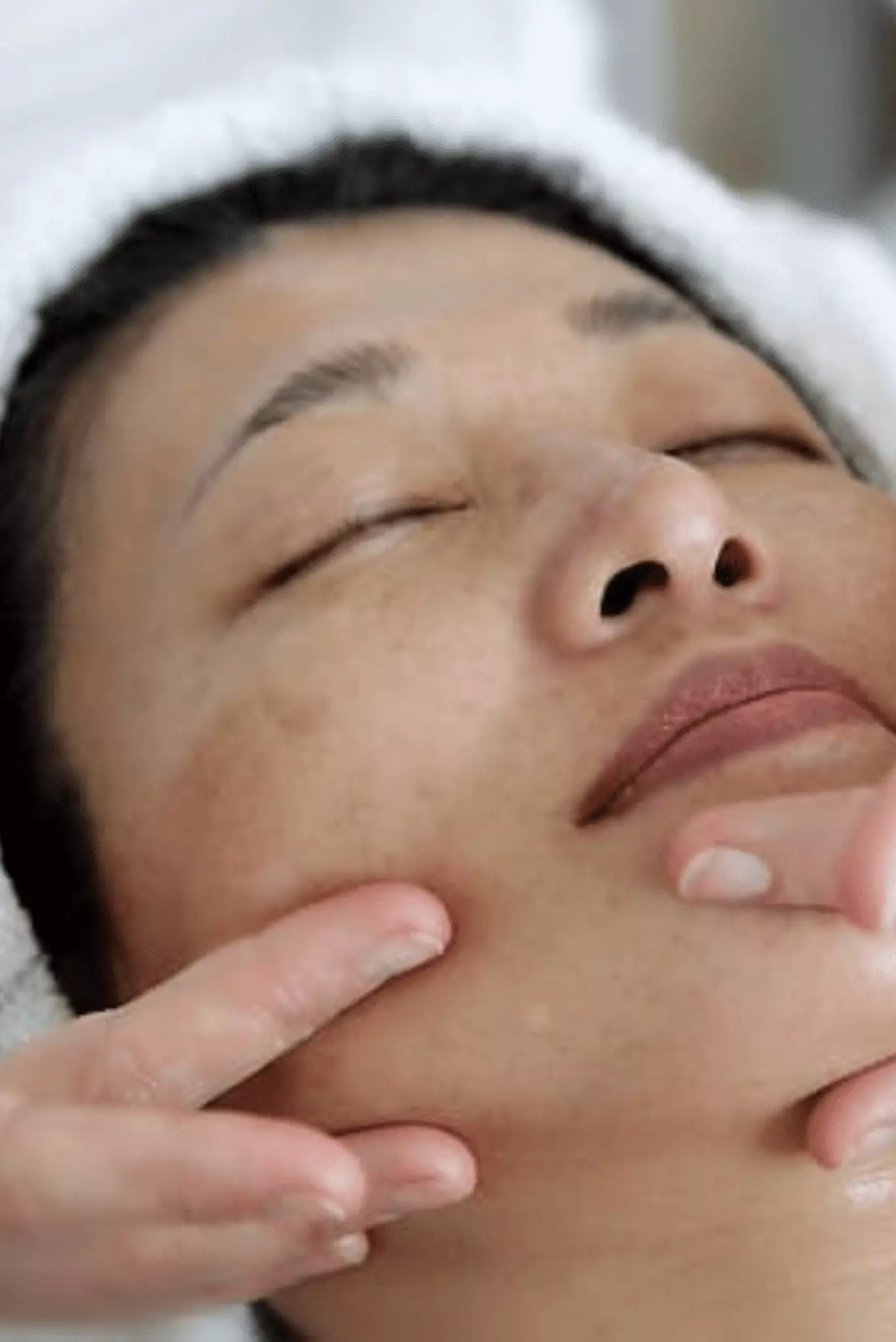 Massage de type Kobido sur un visage